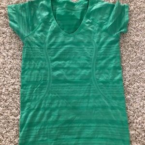 Lululemon swiftly v necks